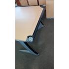 Steelcase sarokasztal TNT EY-19 Steelcase sarokasztal TNT EY-19