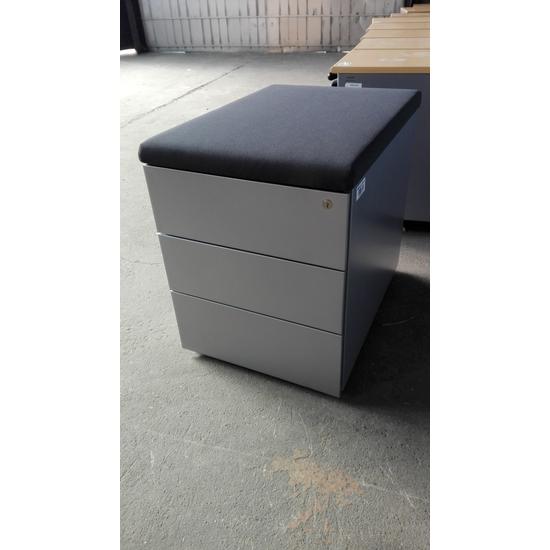 Steelcase  Implicit ülőlapos  görgős konténer  GE-05