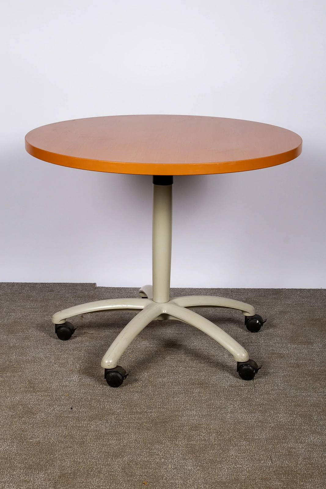 Steelcase görgős kerekasztal SCJ-019